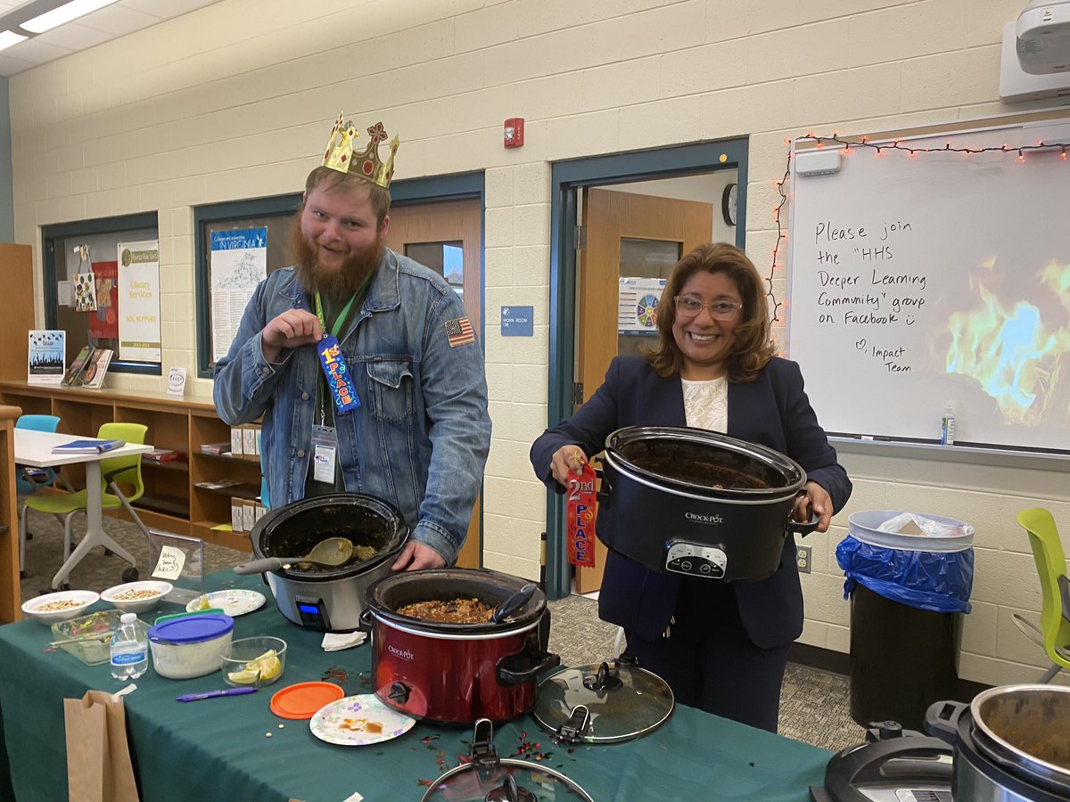 hhs_prncpl's tweet photo. The @HenricoHighSch Chili Cook Off was a hit! Mr. Gooden took 1st with his delicious green chili 🌶! #plcmonday #halfdayfun #EatTogether #GrowTogether https://t.co/kDPQXkfNF9