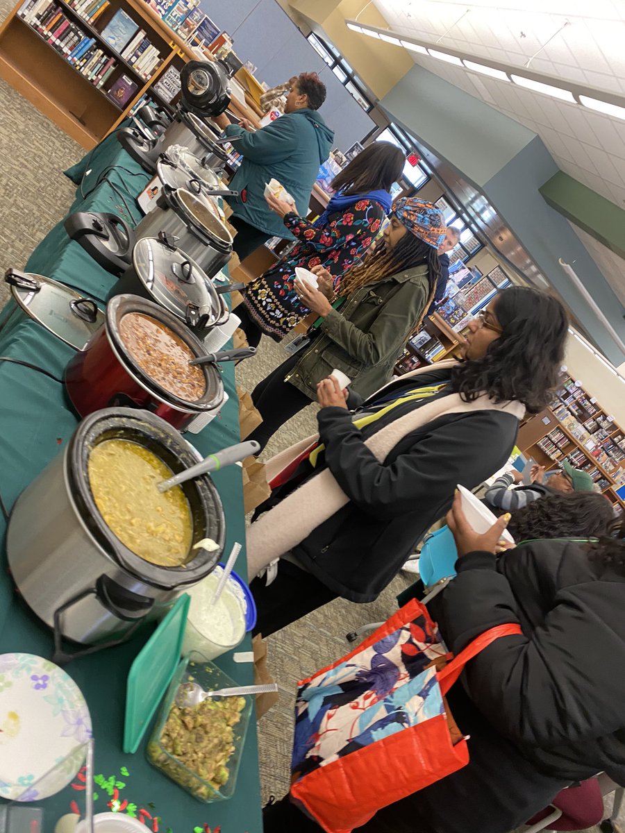 hhs_prncpl's tweet photo. The @HenricoHighSch Chili Cook Off was a hit! Mr. Gooden took 1st with his delicious green chili 🌶! #plcmonday #halfdayfun #EatTogether #GrowTogether https://t.co/kDPQXkfNF9