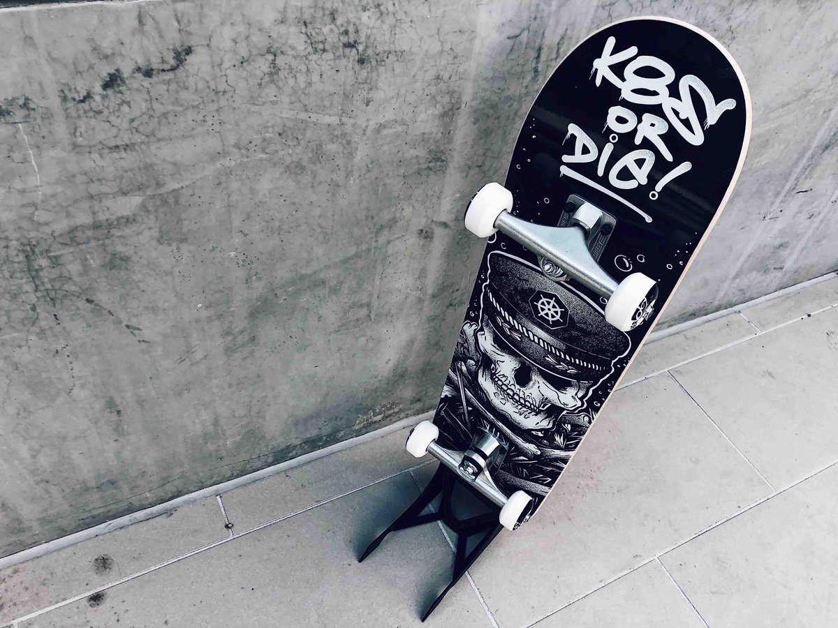 MirantisIT's tweet photo. What a welcome San Diego! Feels like Summer &amp; the team is ready to get this show on! We'll be waiting for you at booth P21 with demos of our latest #K8s technology...and yes, you can win this deck too! #K8sorDie #KubeCon #Kubernetes  https://t.co/zcOxxJWaFM https://t.co/Llimq6YWiz