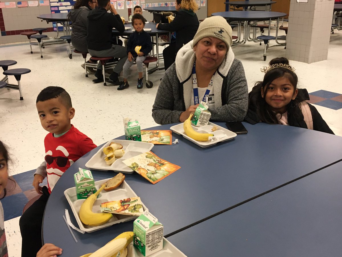 More family breakfast fun 😊<a href="/CrestwoodElem/">Crestwood Elementary School</a> <a href="/FCPSHeadStart/">FCPS PreK</a>