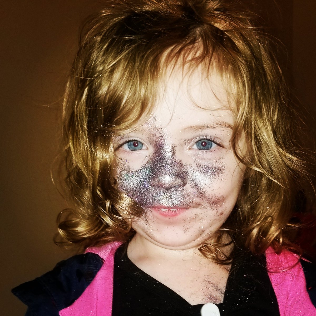 TheBabySilver's tweet photo. I covered myself and every surface of the livingroom in glitter makeup 😊

Mom and Dad were really happy!

@SychoSilver @TheDrewSilver https://t.co/oIxKfuoKuu