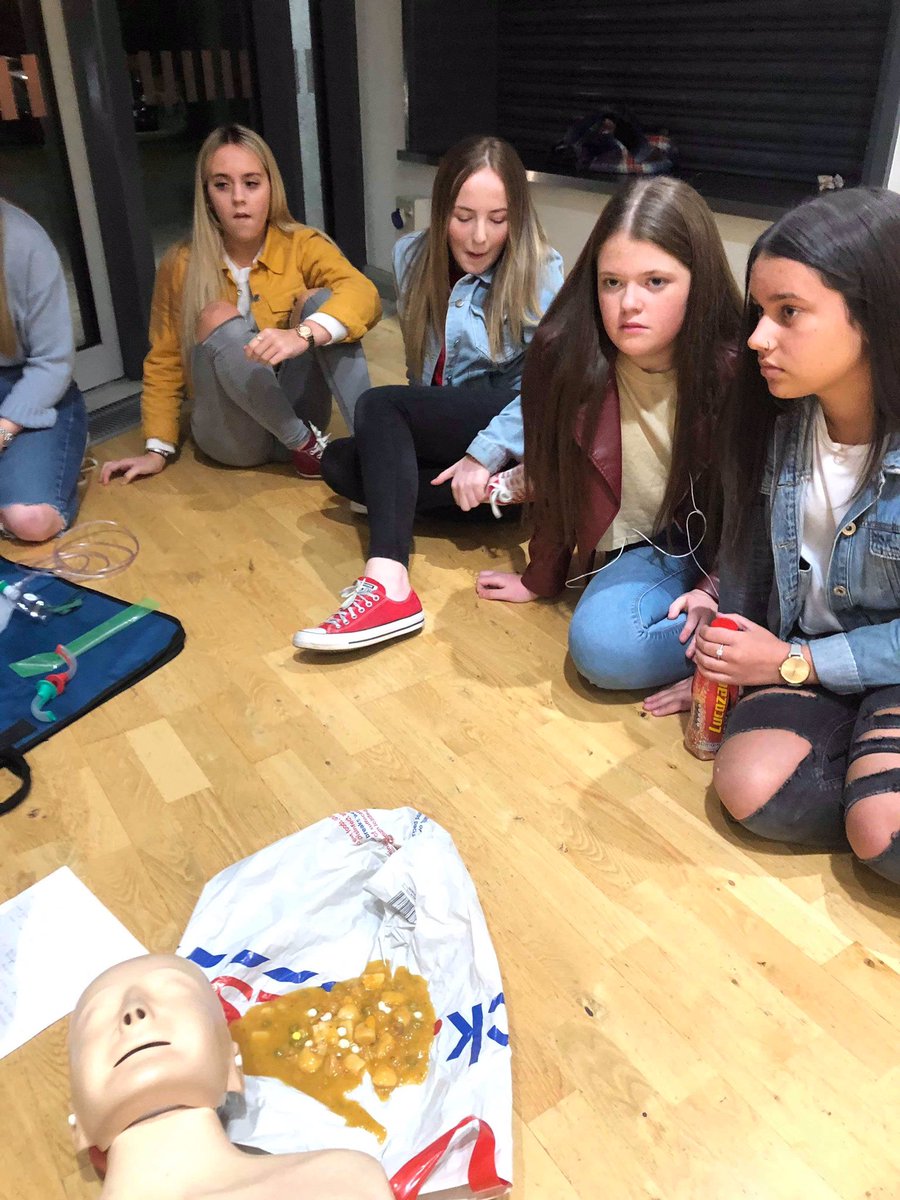 Rcitybelfast's tweet photo. ⭐️🤩 Another super night of learning @ RCITY juniors medical project I’m partnership @BMA_NI @Trinity_Belfast @TheBMA 👀 R participants have been loving every session &amp; taking with the, life saving skills for the future 👏🏻 #BMA #Trinity #RCITY @eb_emmabrowne @brendancbrowne https://t.co/SqPWJ36lV6