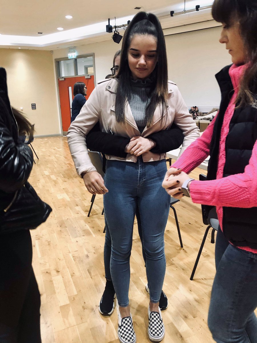 Rcitybelfast's tweet photo. ⭐️🤩 Another super night of learning @ RCITY juniors medical project I’m partnership @BMA_NI @Trinity_Belfast @TheBMA 👀 R participants have been loving every session &amp; taking with the, life saving skills for the future 👏🏻 #BMA #Trinity #RCITY @eb_emmabrowne @brendancbrowne https://t.co/SqPWJ36lV6