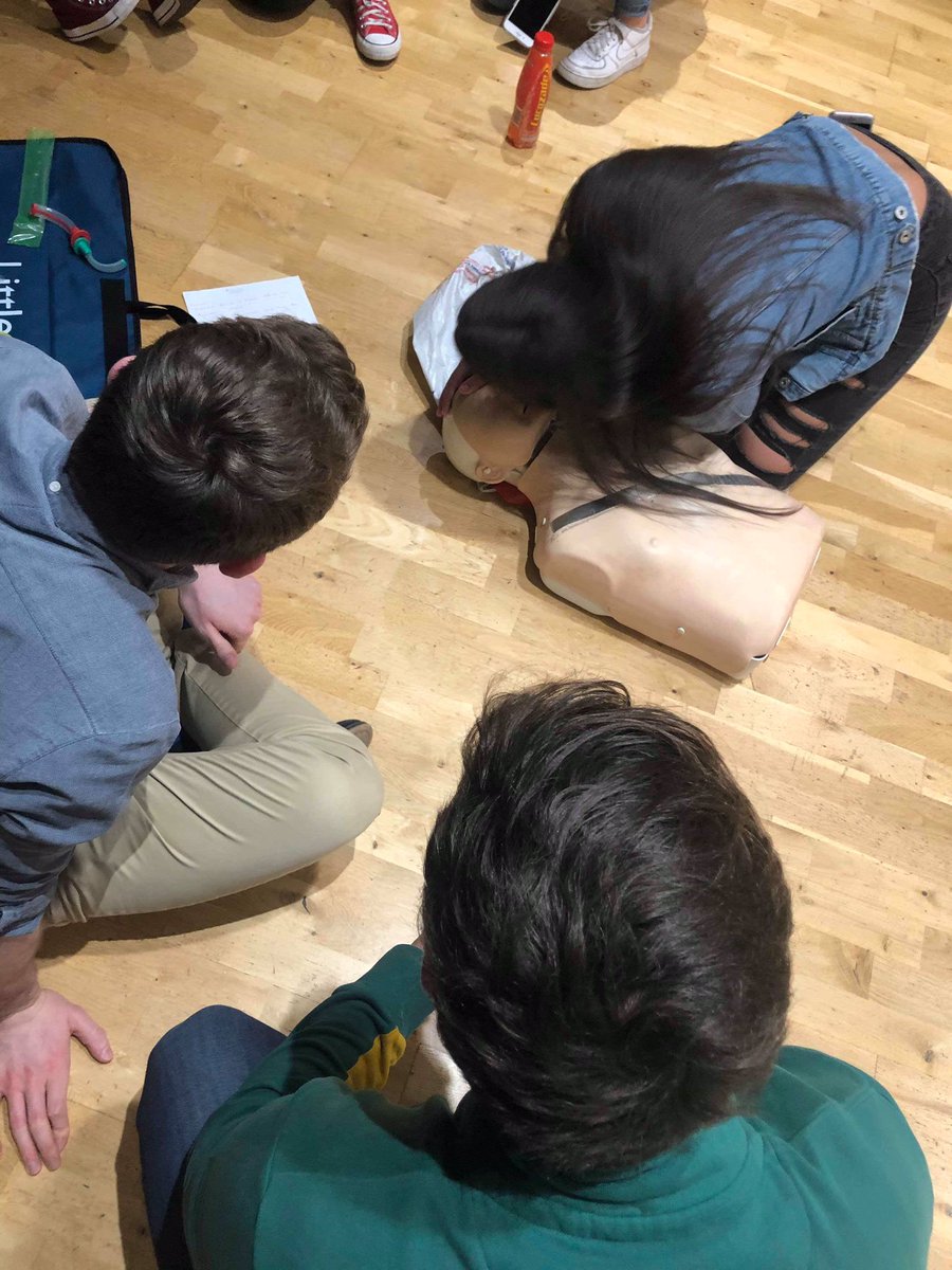 Rcitybelfast's tweet photo. ⭐️🤩 Another super night of learning @ RCITY juniors medical project I’m partnership @BMA_NI @Trinity_Belfast @TheBMA 👀 R participants have been loving every session &amp; taking with the, life saving skills for the future 👏🏻 #BMA #Trinity #RCITY @eb_emmabrowne @brendancbrowne https://t.co/SqPWJ36lV6