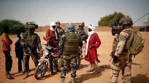 BenildeNp's tweet photo. Cette fois, c'est le Mali qui est frappé, durement. 24 soldats ont péri en défendant leurs compatriotes contre l'obscurantisme. Je m'incline devant leur mémoire et compatis à la douleur de leurs proches.
#SayNoToTerrorism https://t.co/Cmv8Ni3Tpy