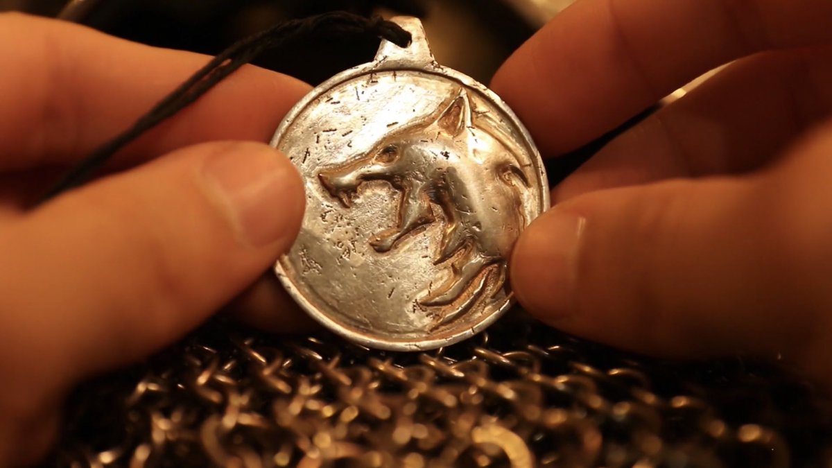 WGEverything's tweet photo. In a build that would make any #TheWitcher fan proud Alex made his own #WitcherMedallion #TheWitcher3 #WitcherNetflix #HenryCavill #Cosplay https://t.co/K4pySR1qkA https://t.co/WdFdjcVYNB