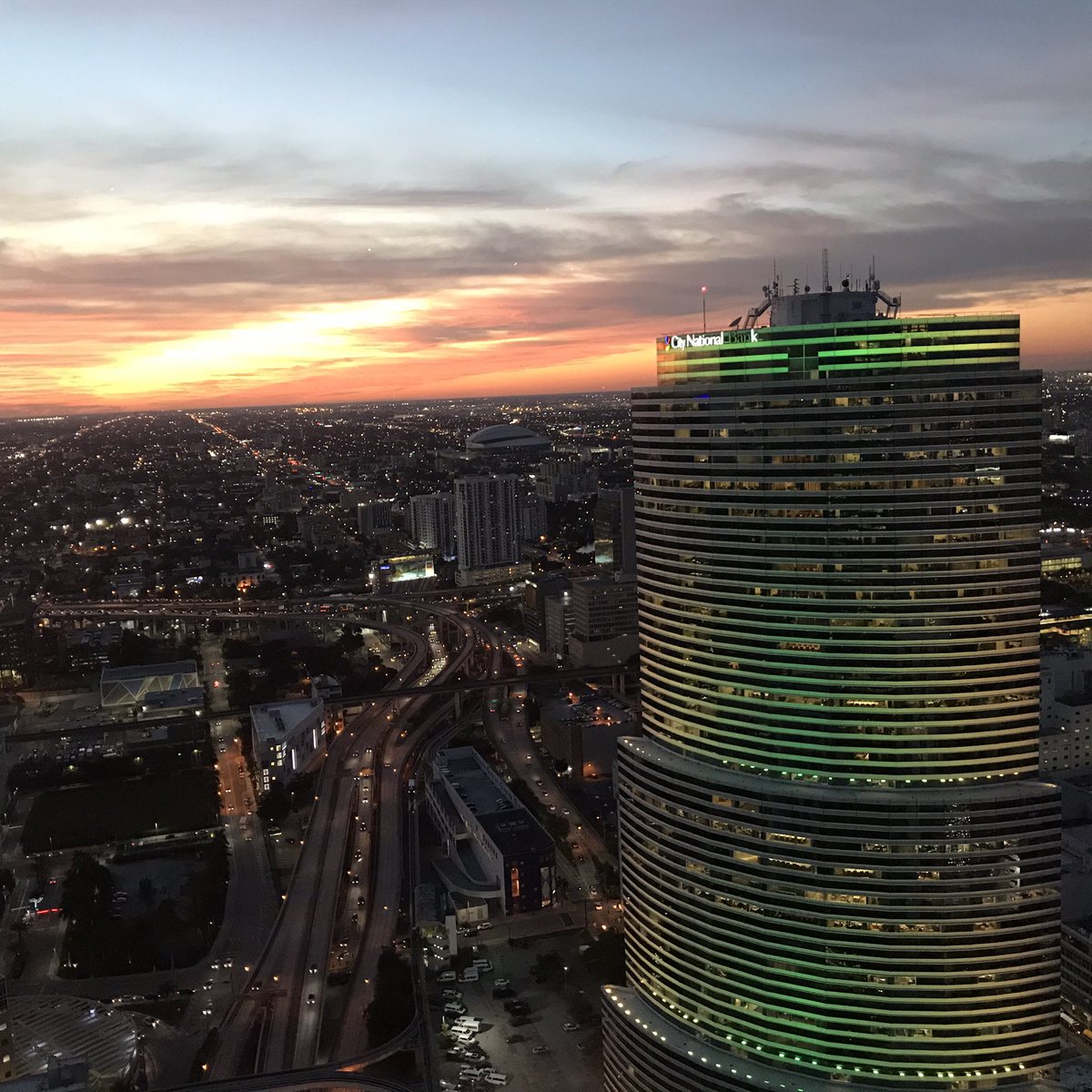 BebaSardinaMann's tweet photo. Red sky in the morning, sailors warning. Red skies at night, sailors delight. #MiamiRocks @CityofMiami https://t.co/WHdAMwDVP1