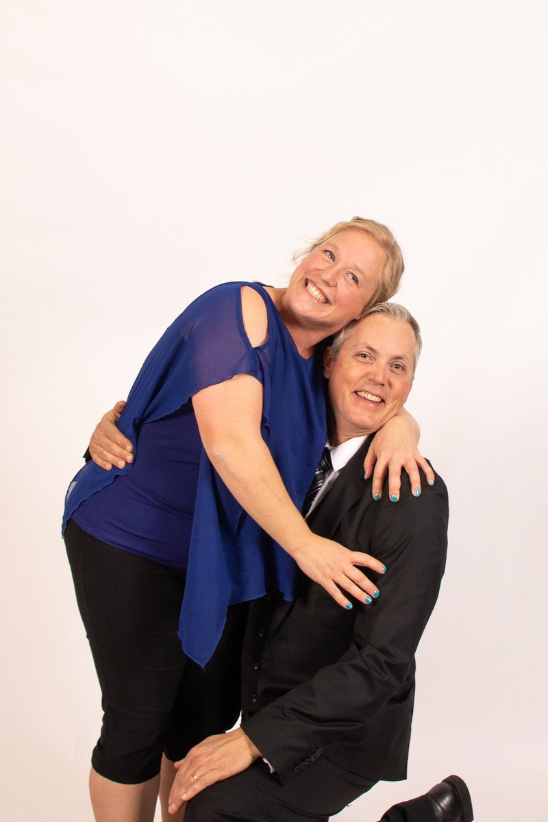 realloudlyndsey's tweet photo. Well, @Cropper01, I don't know if we'll be asked to em cee again, but thanks for making #BOC19 a hoot #doesthispicturemakemelooktall https://t.co/1iPdL5xXO0
