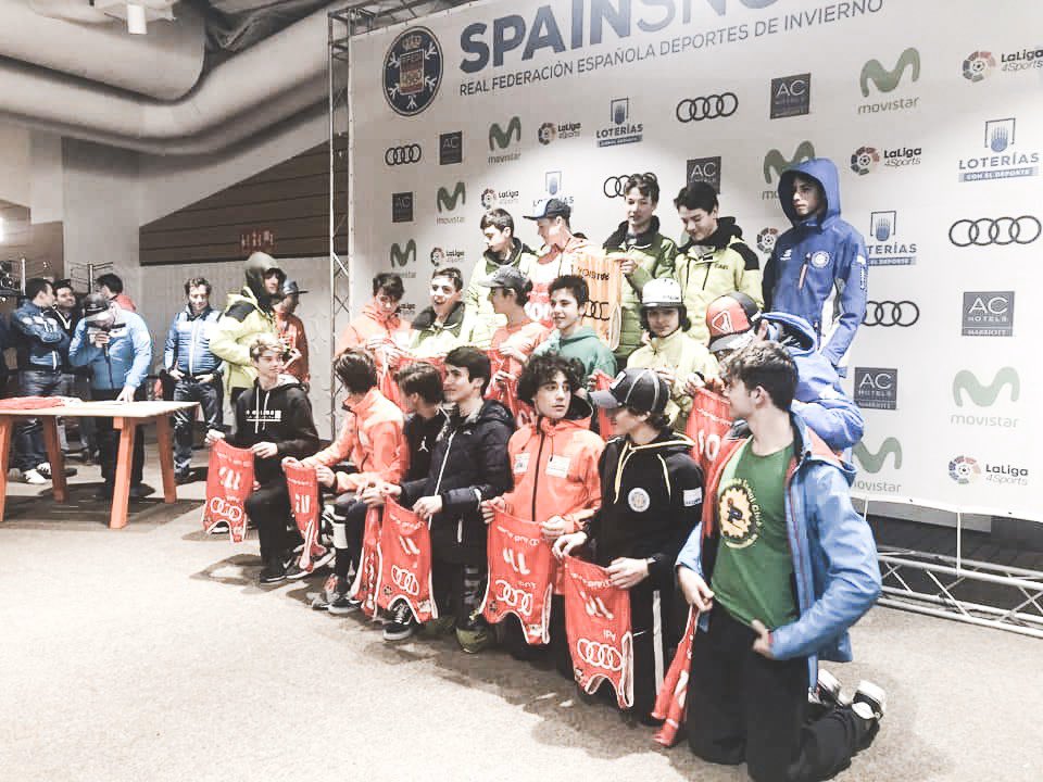 FadiAndalucia's tweet photo. La Selección Andaluza de Esquí Alpino, formada por 10 deportistas y 2 técnicos, participa en el V Trofeo #SPAINSNOW, la competición inaugural de la #CopaEspaña Audi U16 de #rfedialpino en Madrid SnowZone, el pasado fin de semana.
#FadiAlpine https://t.co/8heCVK6sXd