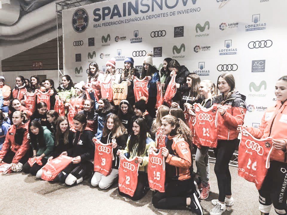 FadiAndalucia's tweet photo. La Selección Andaluza de Esquí Alpino, formada por 10 deportistas y 2 técnicos, participa en el V Trofeo #SPAINSNOW, la competición inaugural de la #CopaEspaña Audi U16 de #rfedialpino en Madrid SnowZone, el pasado fin de semana.
#FadiAlpine https://t.co/8heCVK6sXd