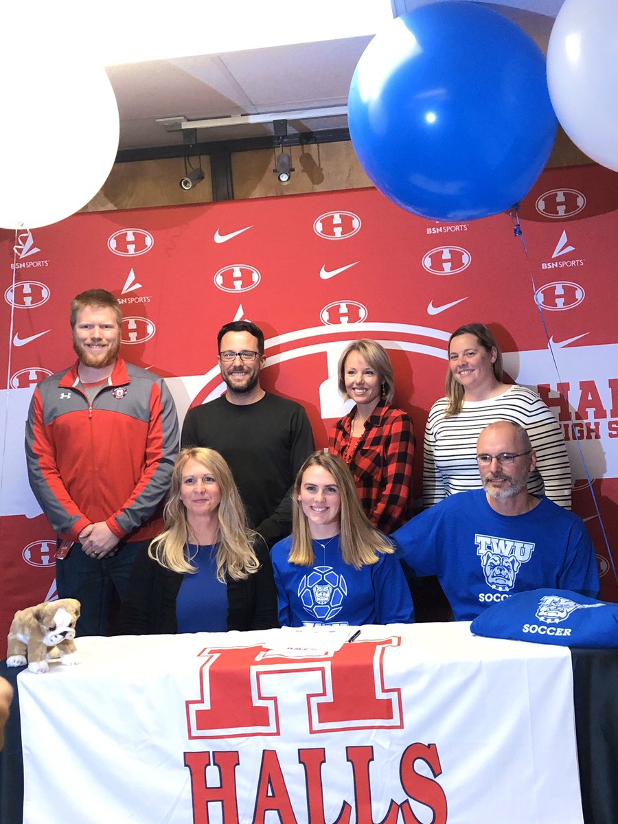 austenmae12's tweet photo. Thankful for the opportunity to sign with @SoccerTwu @twbulldogs today https://t.co/dilXgx5cyP