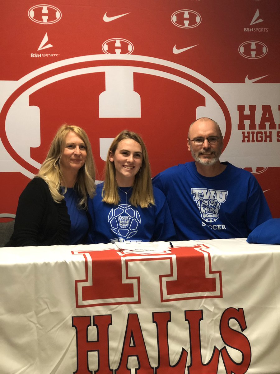 austenmae12's tweet photo. Thankful for the opportunity to sign with @SoccerTwu @twbulldogs today https://t.co/dilXgx5cyP
