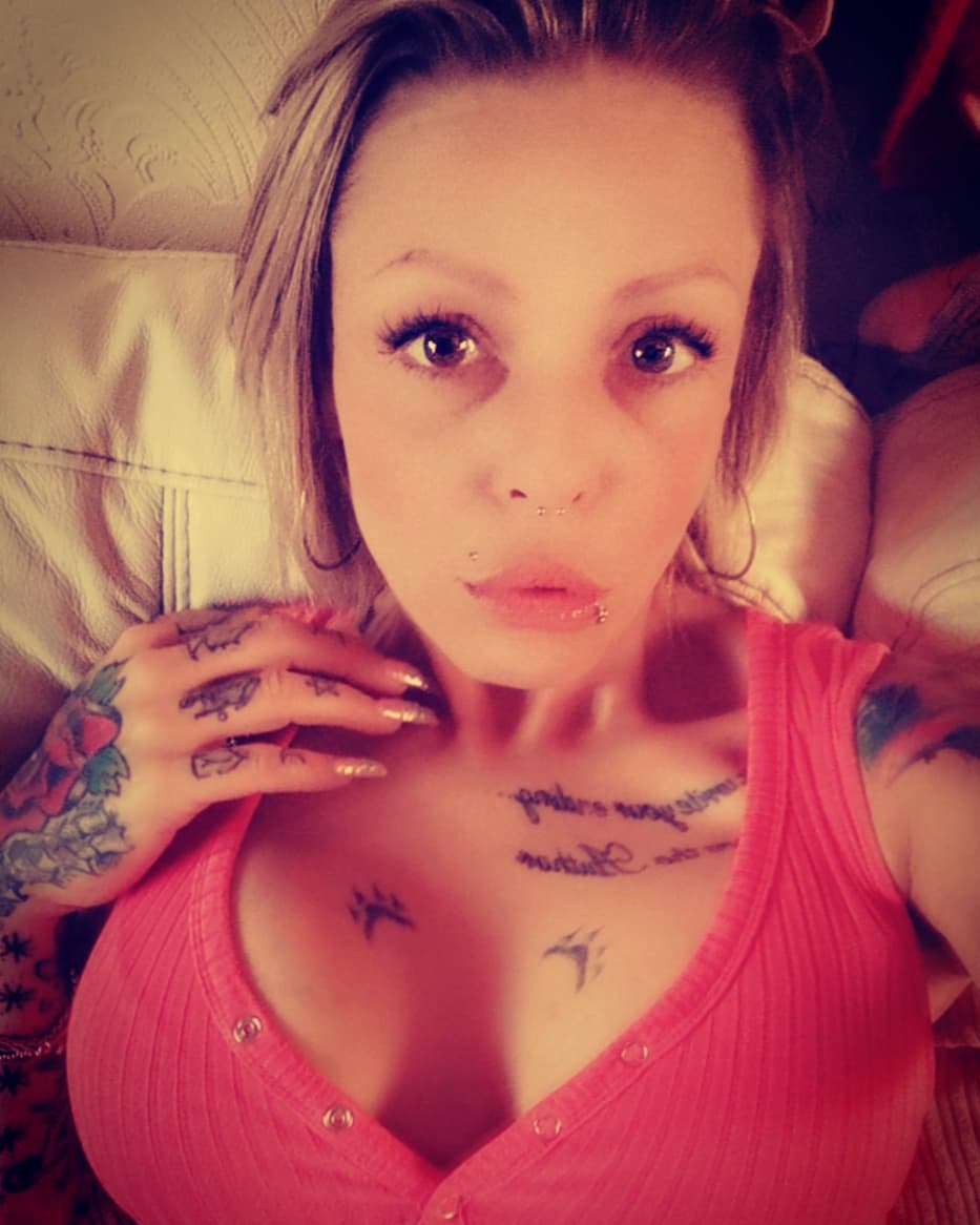 Qdeck8's tweet photo. A slutty yet sexy Instagram chavette.
#British #chavGirl #sexy #chavette #hotchav #realUkgirl https://t.co/yaBvIkvVPy