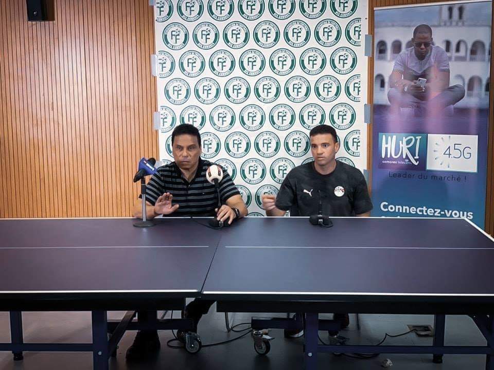 demibeur94off_'s tweet photo. OMG la salle de conference de presse des Comores, sur une table de ping-pong bordel
😂😂😂😂😂 #CAN2021 #football #africa #COMEGY @107Sara @Baloostar https://t.co/vlHdiOyuCD