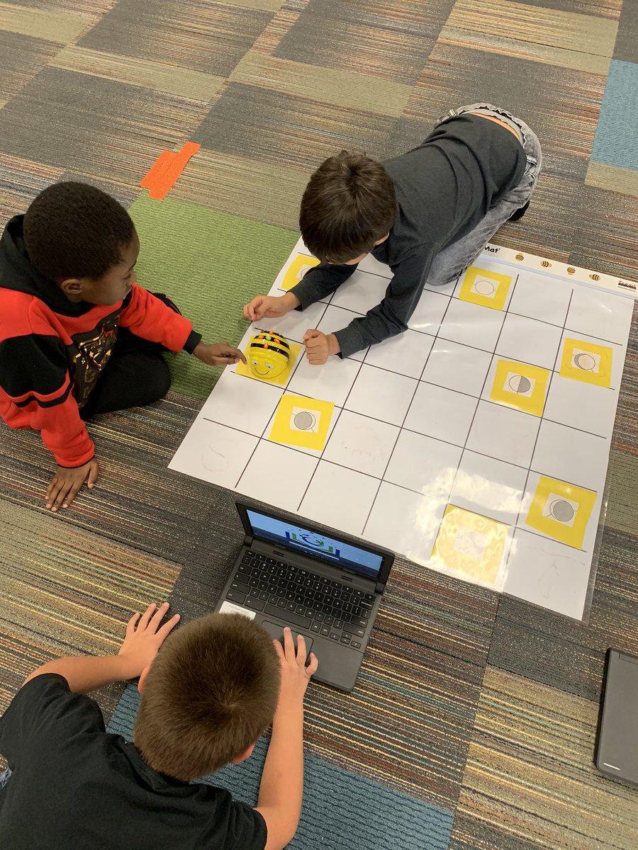 MsRosie_library's tweet photo. Moon #beebot challenge. 🌕🌖🌗🌘🌑🌒🌓🌕
First grade robotics challenge to code through the moon phases.
#standardsbasedlibrary #robotics #firstgrade #science #library
@1stwithalexander https://t.co/BS663zV49x