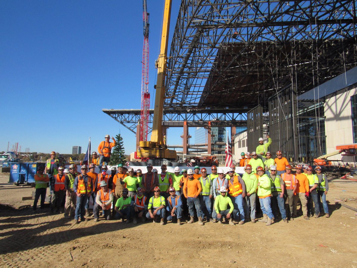 GlobeLifeField's tweet photo. The final piece of structural steel was installed at Globe Life Field this afternoon, marking a major milestone for the project. #ToppingOut https://t.co/tPXpmaIBYw