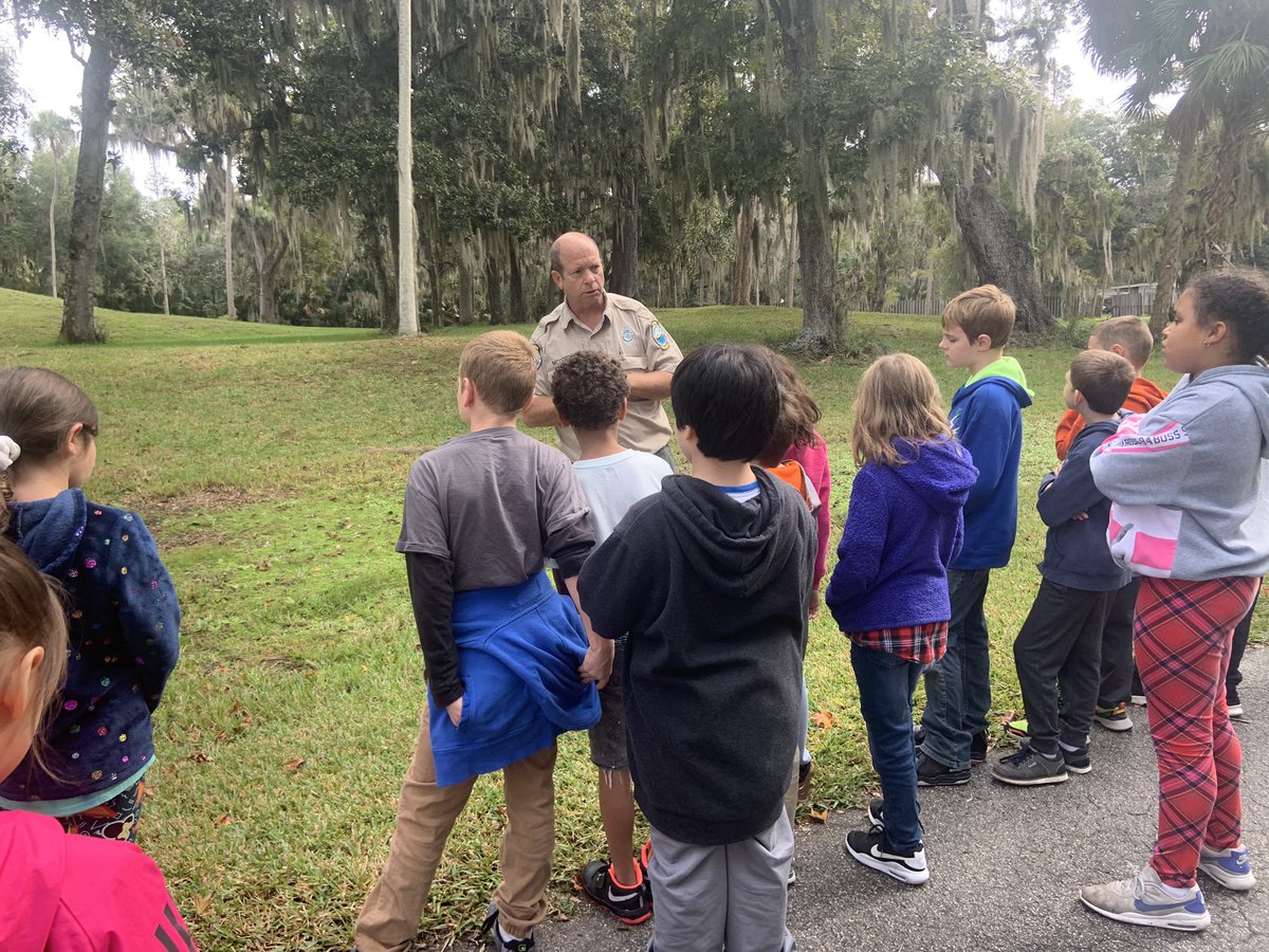 MsMoss10's tweet photo. Fourth grade got to learn about the Native Americans who lived in our area! It was so cool for them to walk on the same land as history! @CSESHawks @CitrusSchools #allaboardCSE https://t.co/8QUj65X75Z