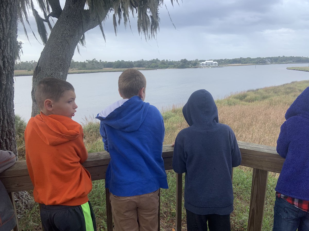 MsMoss10's tweet photo. Fourth grade got to learn about the Native Americans who lived in our area! It was so cool for them to walk on the same land as history! @CSESHawks @CitrusSchools #allaboardCSE https://t.co/8QUj65X75Z