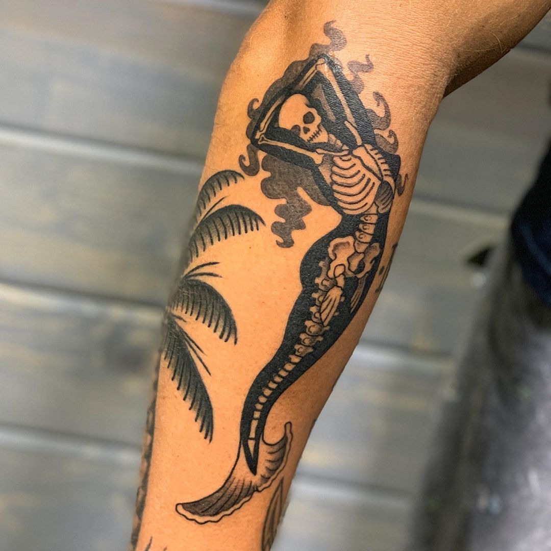 MonsterSteel's tweet image. Mermaid skeleton by @liquidarts 

#themonstersteel #tattoosupply #traditional #blackandgreytraditional #mermaid #mermaidtattoo