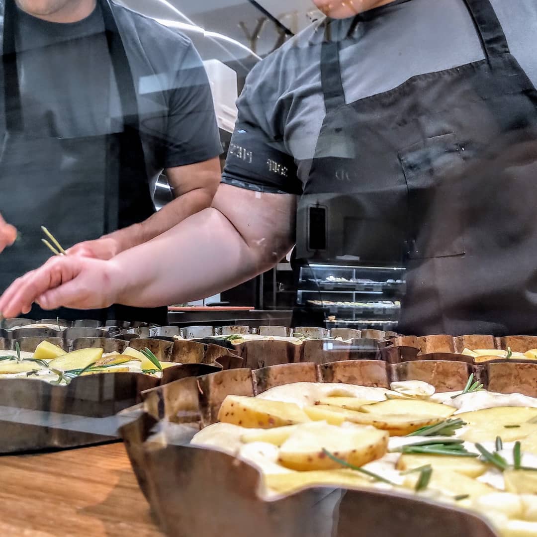 fornocultura's tweet photo. This week's quiet unveiling Our NEW Focacceria #fornocultura Focaccia Barese #fcazz @FirstCanadianPl OPEN Monday - Friday 7:30am - 6pm
Artisinal Italian baking in the heart of Toronto
Thank you to our #team + #partners #poweronecapital A truly great collaborative #project https://t.co/hEAo6hU31q