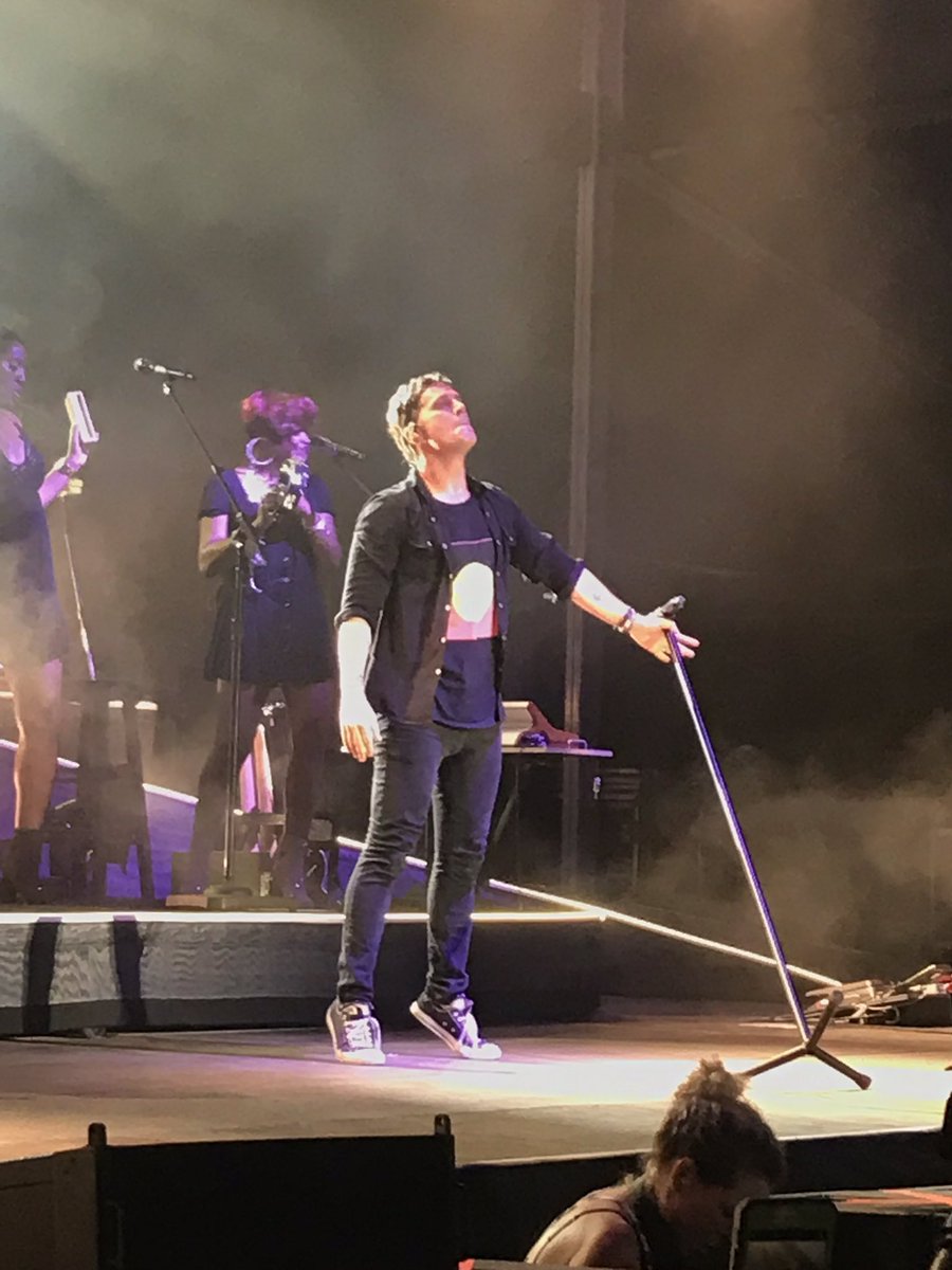MatchboxAussie's tweet photo. See you tonight with @nkn03 @ThisIsRobThomas #robvember #melb #chiptoothtour https://t.co/VkTSXy20wS