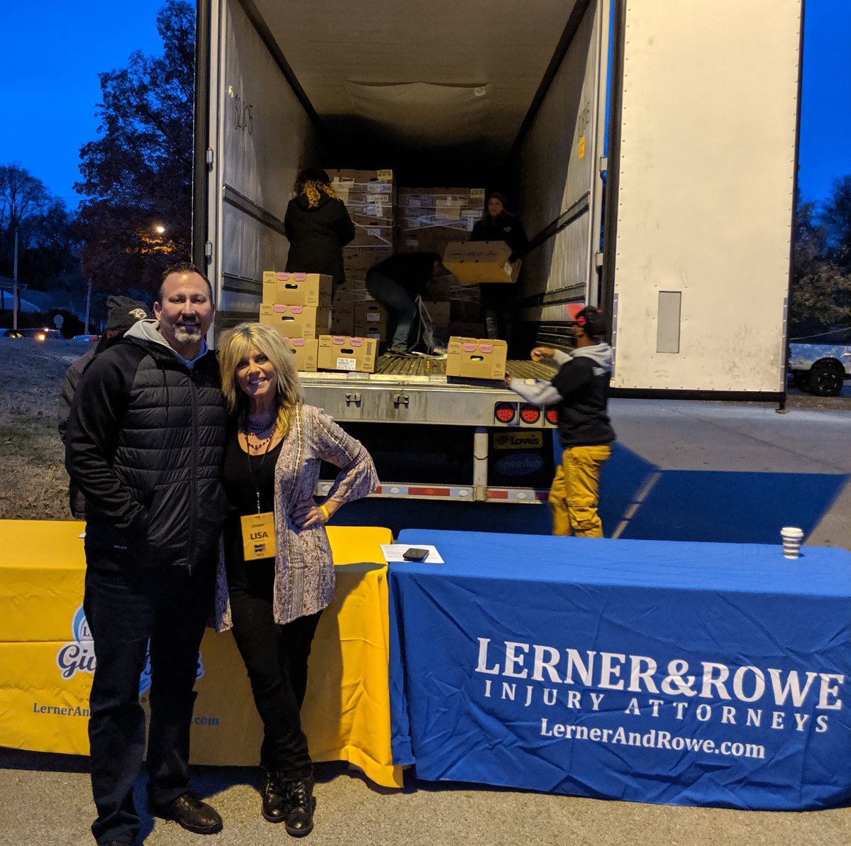 Getting ready to give away 1,500 frozen turkeys at the <a href="/LernerandRowe/">Lerner and Rowe</a> turkey giveaway!!

610 Vernon Winfrey Avenue! There is still time!!!