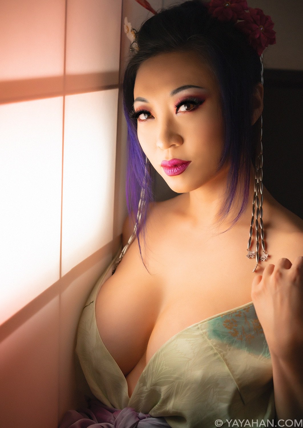 Yaya Han on X: I just added 4 new printsposters of my latest  geisha-inspired photoshoot to my shop! 🌸 t.coq0WV3VmSMM 8x12 or  11x17 size, hand signed, global shipping. Thank you for your