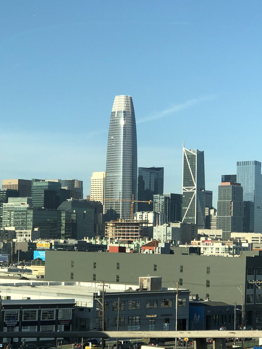 NickMannella's tweet image. Ready for an amazing week @Dreamforce! I spied tons of #Trailblazer hoodies, a bunch of our new #MapAnything Ohana, and a few Trailblazer books on the flight.