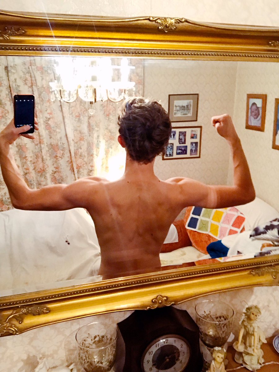 JammyT7's tweet photo. Feel like I’m making progress with back and gym (Doing daily back exercises to fix my shoulder blades and spine ) - Don’t do what I did and have terrible posture for years it’s so hard to fix 😅 #fitness #gym https://t.co/QYJK7aZPPm