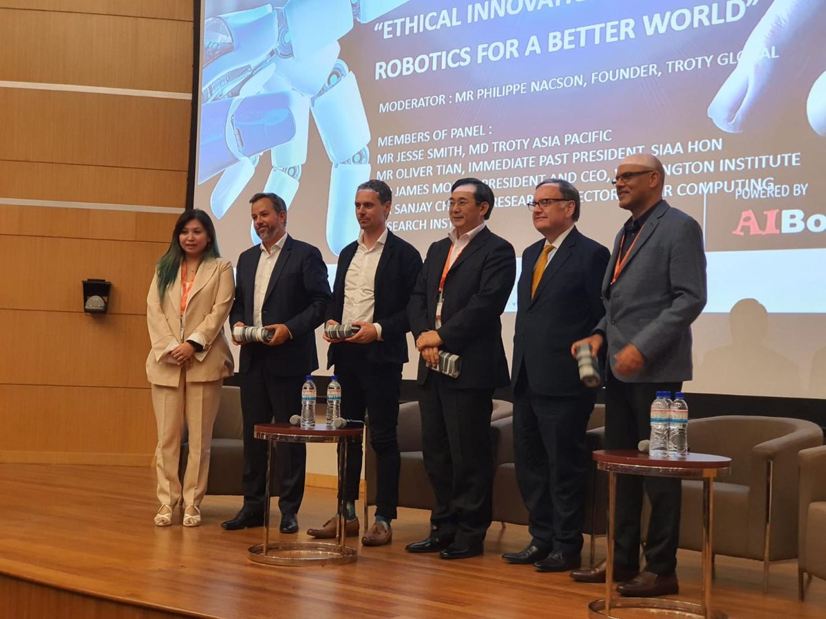 #Singapore edition of The #Robot Of The Year : it's a wrap! Thank you to our local partner APARA &amp; all the other sponsors of the event. Special thanks to our global partners <a href="/WashBisGovSoc/">Washington Institute</a> &amp; Ai.VEN for supporting us in this journey. Many thanks to the speakers &amp; attendees 👏
#AI
