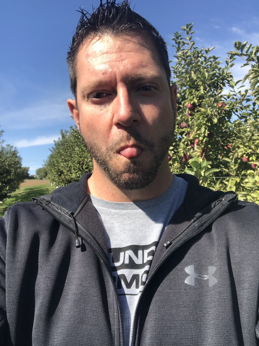 chelon busch tweet media