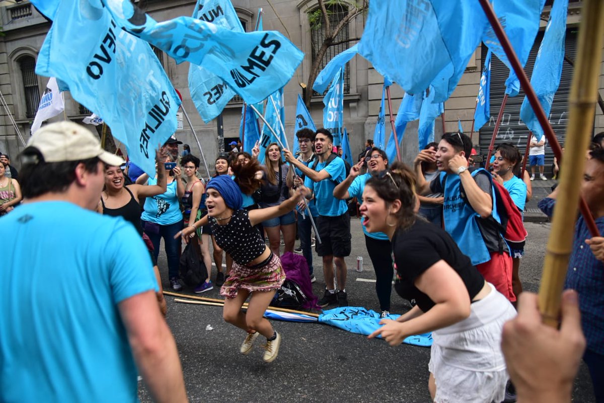 EncuentroMerlo's tweet photo. Hoy, nos movilizamos hasta Plaza de Mayo para repudiar el golpe de estado en Bolivia, para exigirle a Macri que desconozca la dictadura autoproclamada de J. Áñez, y para respaldar a Evo Morales.
#NoAlGolpeDeEstadoEnBolivia
#ArgentinaConEvo https://t.co/T4trGFmgC4