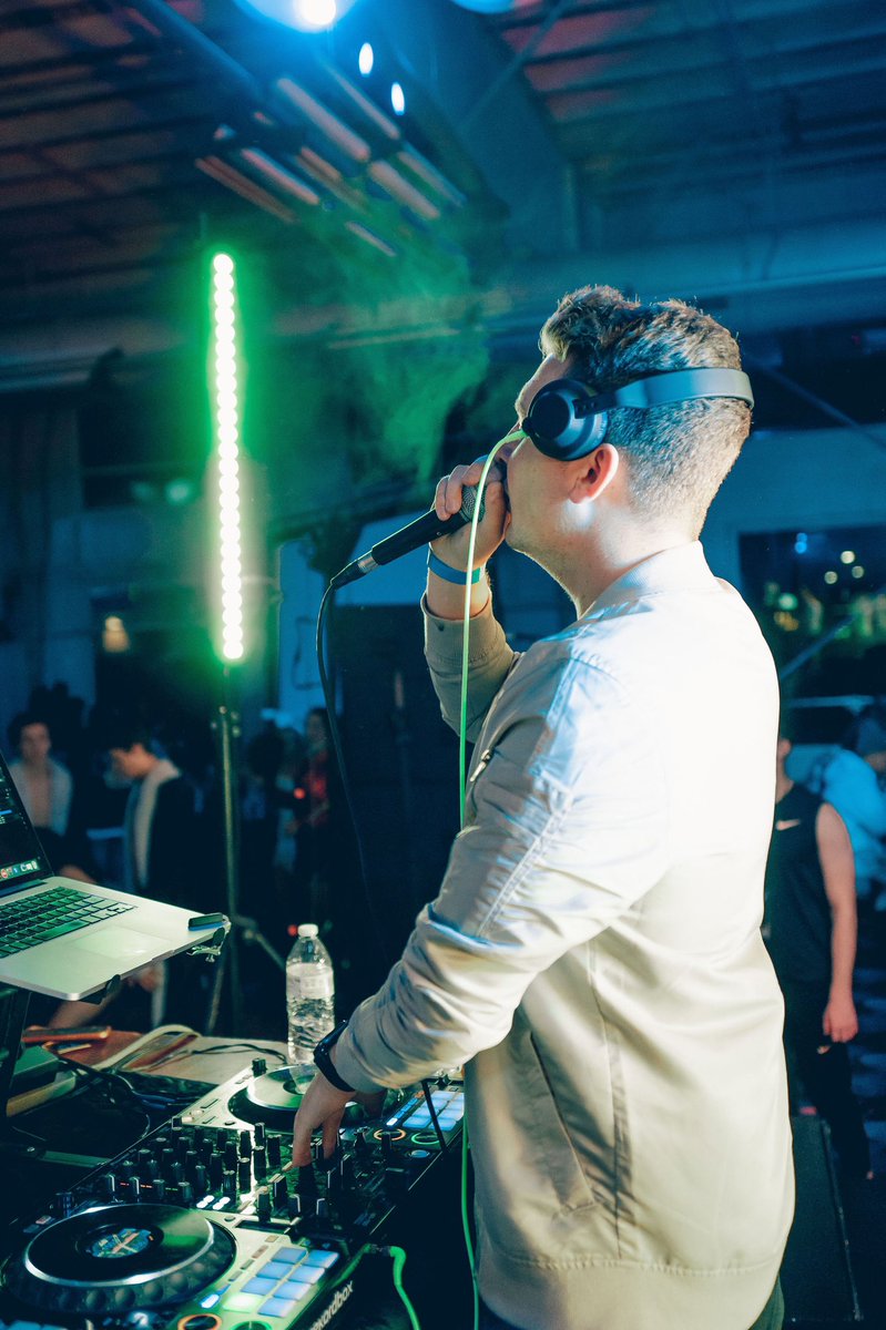 bugziemusic's tweet photo. This night was CRAZY. I'm making it a point to DJ more in 2020. 😌 https://t.co/vac43f1pUm