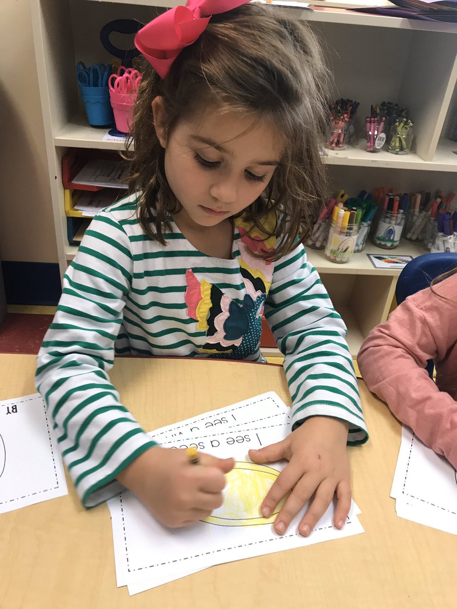 MsAprilsPreK's tweet photo. “Shopping” for specific amounts of different foods after reading the book, Feast For 10. How many chickens do you need? How many carrots? Can you match the quantity to a numeral? Can you arrange the groups from least to most? #trinitylearns #MATHMONDAY #deepenlearning https://t.co/0K6QsZ6WHU