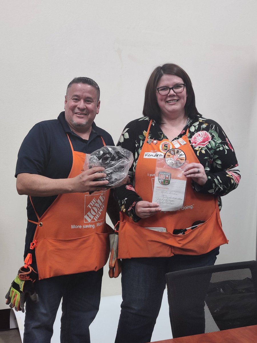 DonnaNaylor11's tweet photo. Recognizing Department Supervisors #extreme3006 https://t.co/jIbrIQf6KH