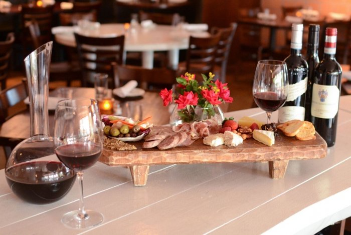 Instead of always going to the same old #restaurants and #pubs, why not use your phone to find new and exciting places to meet with #friends? #food #bars #hotels #southernhospitality #industry #staff #hospitalityindustry #check #manager #chef #today graba.menu