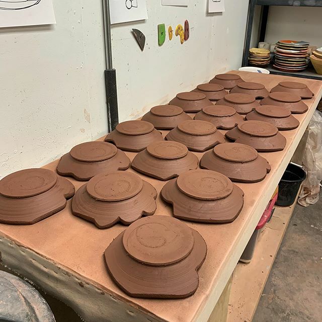 Caldwellceramic's tweet photo. Last batch of these drying! 100/100!! #ceramics #pottery #plates #production #thesis #mfa https://t.co/EMxVXE8acP https://t.co/0bSOFBdVfr