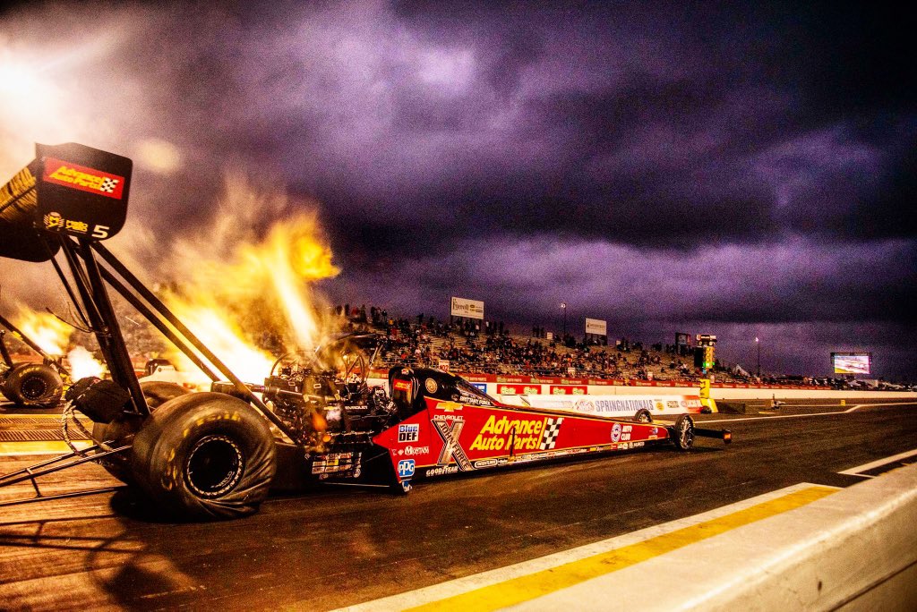 BrittanyForce's tweet photo. ...and the 2019 @nhra season is a wrap! Incredibly proud of my @AdvanceAuto team and our No.3 finish! We had an amazing season and gave it a hell of a run for the championship! We were in the fight and I’ll be proud to stand in that third position for all my guys tonight! 👊🏼 https://t.co/iJ9o9ZTu5U