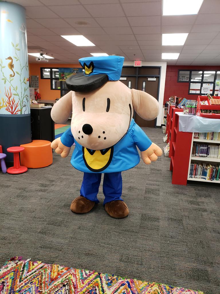 MrsYoungWHE's tweet photo. Dogman is at the bookfair #thehumblelibrarian #bethelight https://t.co/Z4QIuXue15
