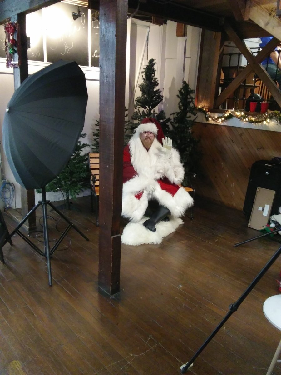 Lee Street Living enjoyed Greenville's Downtown "Holiday Stroll". #leestreetliving #greenvilletx #holidaystroll