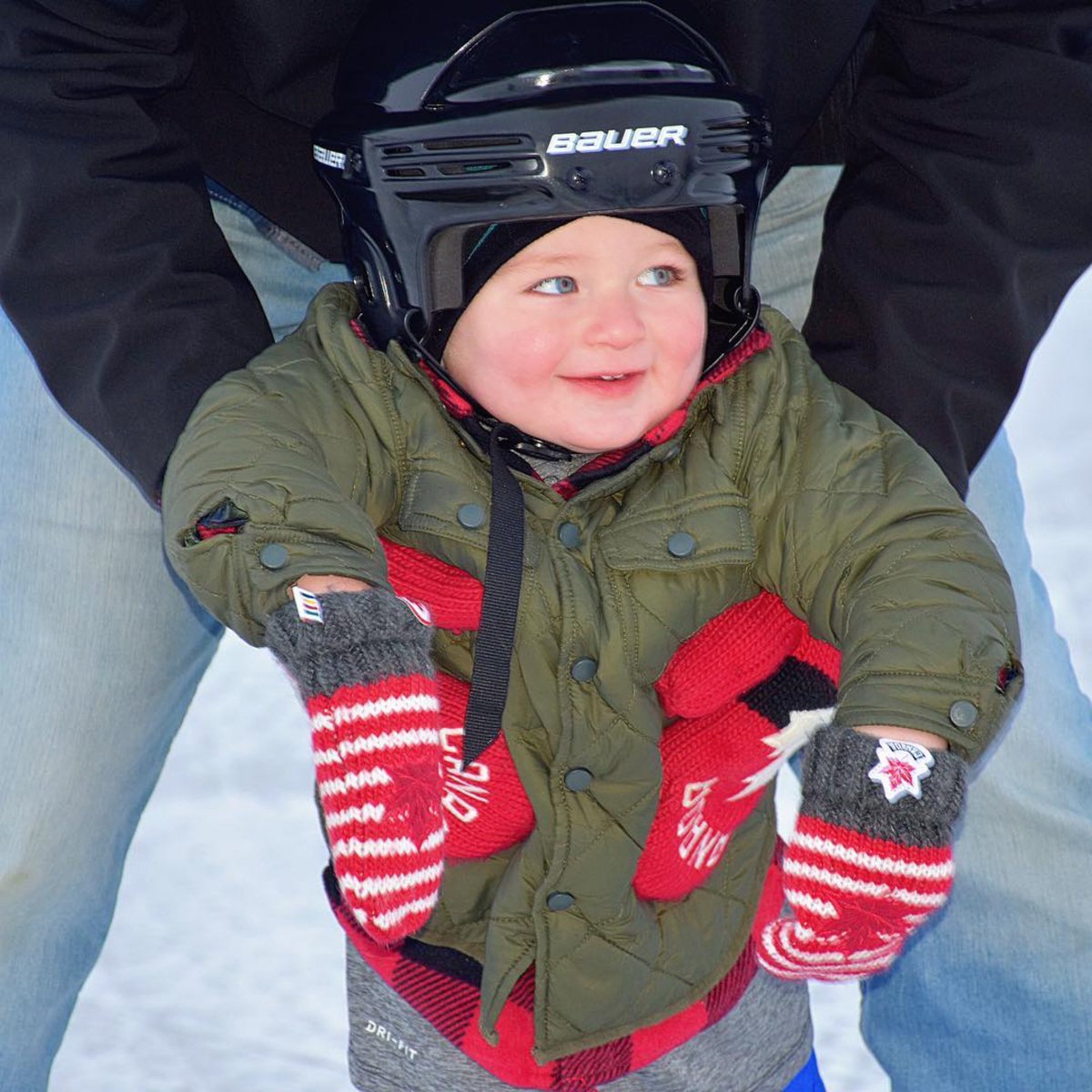 TeamCanada's tweet photo. #TeamCanada fans, are you ready to show us your 🧤?

#RedMittensDay returns this week on November 21st 🙌 https://t.co/HTtv9BTQZc