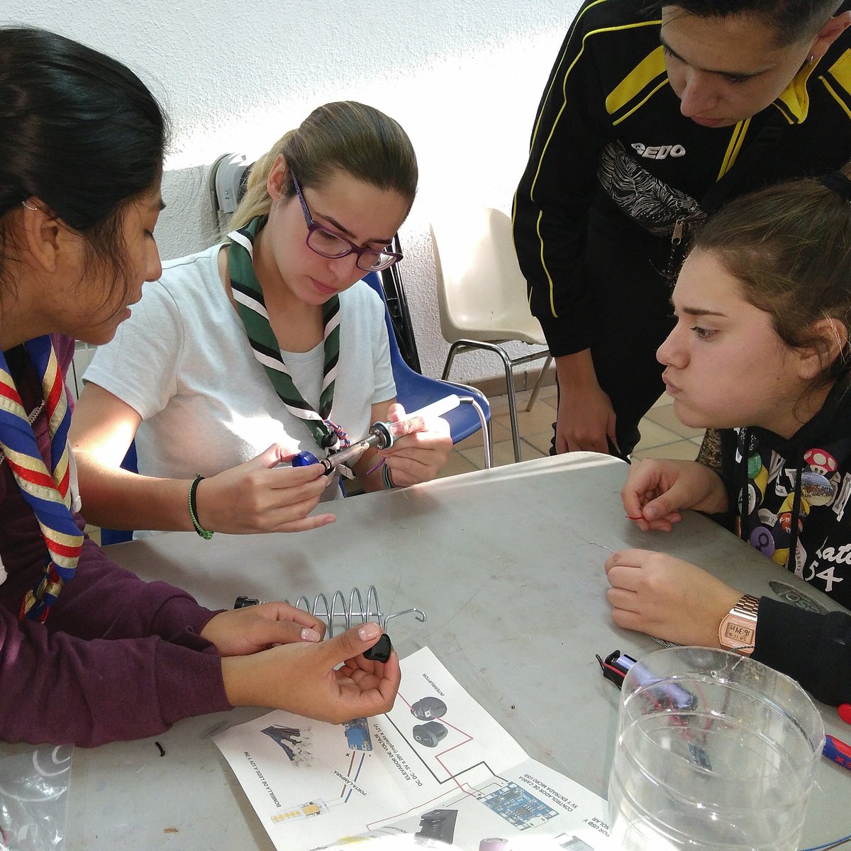EscuelaSdM's tweet photo. En la sesión de #EducaciónAmbiental solo hablamos de soluciones, de personas que están escribiendo una historia nueva y de que hay que ponerse en marcha AHORA. #ScoutsMSC #RetoScoutSolar #LaudatoSi #EcologíaIntegral #CreatingaBetterWorld #Scouts4SDGs #ODSéate #ODS #Agenda2030 #EA https://t.co/YmI0mK7YMU