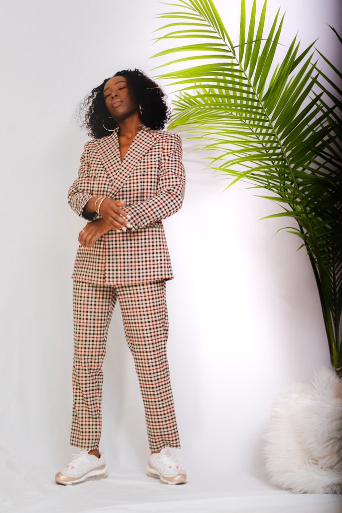 _Rhodalyn's tweet photo. Good Girl Gone Plaid #melaninpoppin #BlackGirlMagic #photography #Blacktwitter https://t.co/DEj6Q57cxq