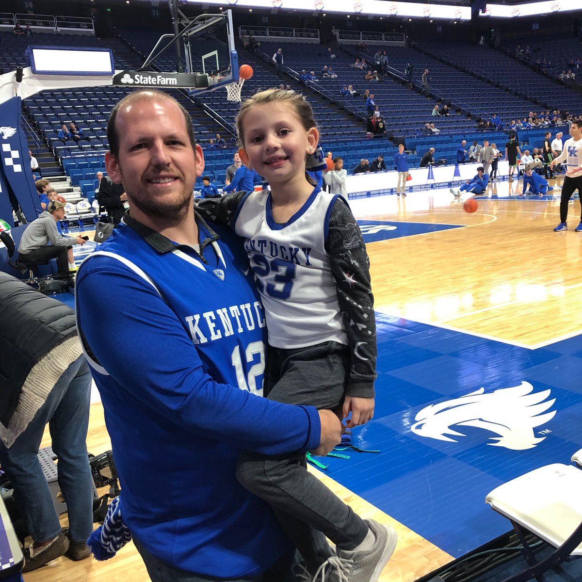Heflin3's tweet photo. Daddy daughter date night! #weareuk https://t.co/awuplcVmYl