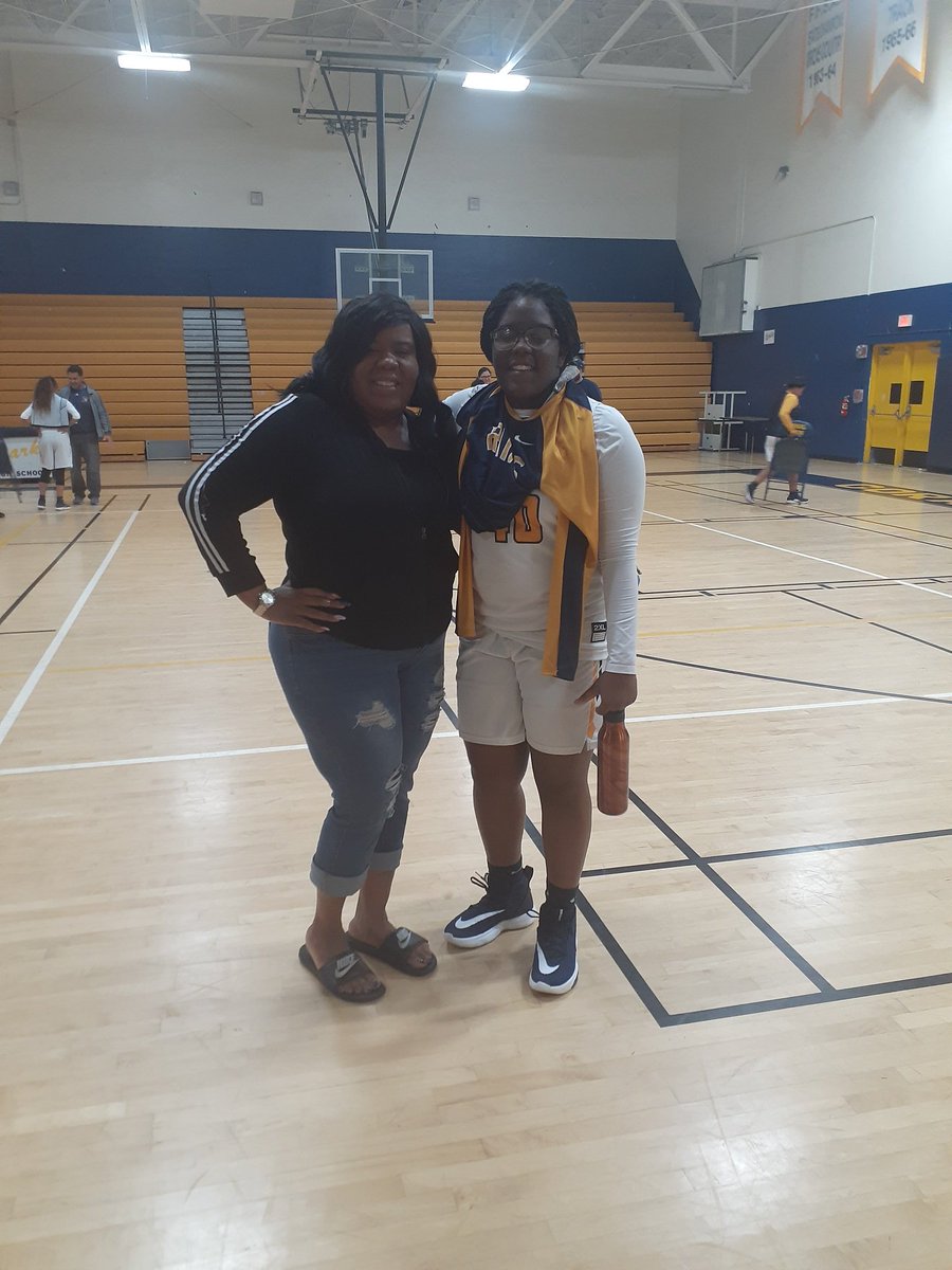 ShandaRoberts76's tweet photo. Coral Park Wins their 1st game of the season against Varela!! 24-29!!! YAAAAAAASSSS!!!! #40 #mybaby #ballerprincess #shegetitfromME https://t.co/QiYZcX7TL2