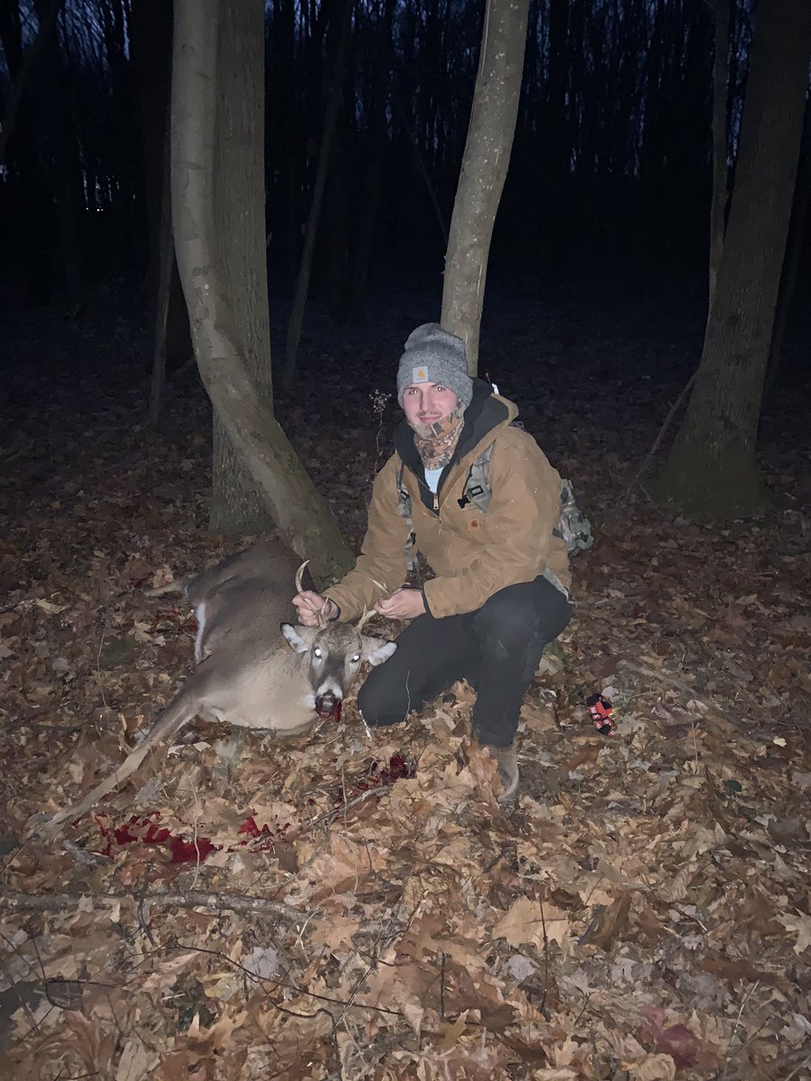 BradyFolk's tweet photo. Young slayer 🦌🏹 #7pt https://t.co/2Mb93HHI96