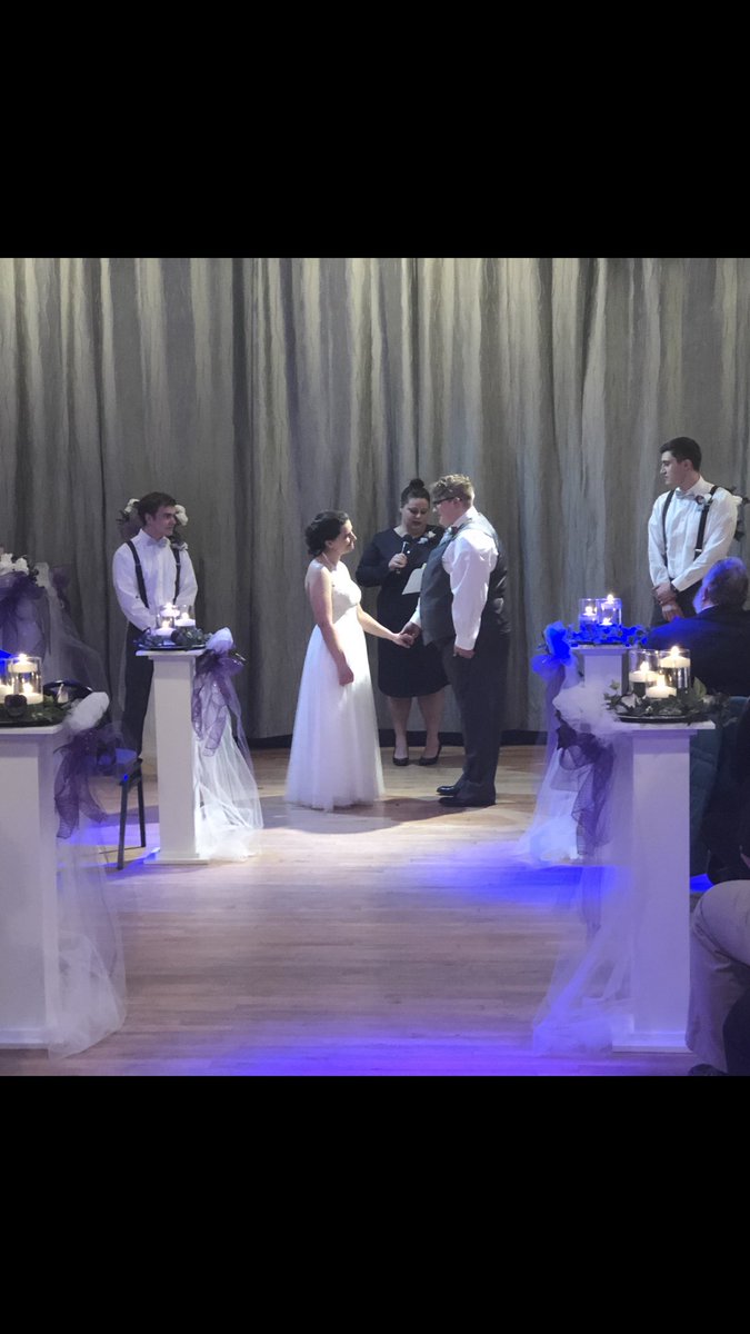 MidpointeEvents's tweet photo. It was another busy weekend here at Midpointe! Starting off with a beautiful wedding on Friday! We hope that Brittany & Shea’s special day was everything that they dreamed it would be! Stay tuned throughout the week for the rest of the events!
#wedding #Midpointe #tyingtheknox https://t.co/YfEAE9by4O