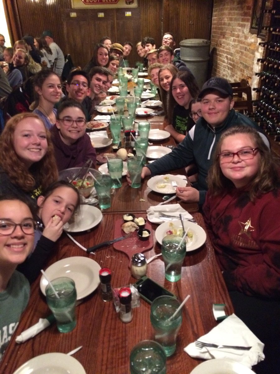 JHSBigRedBand's tweet photo. Spaghetti Warehouse before the big show! #pastafordays #passthebread https://t.co/fVysJdcgHX