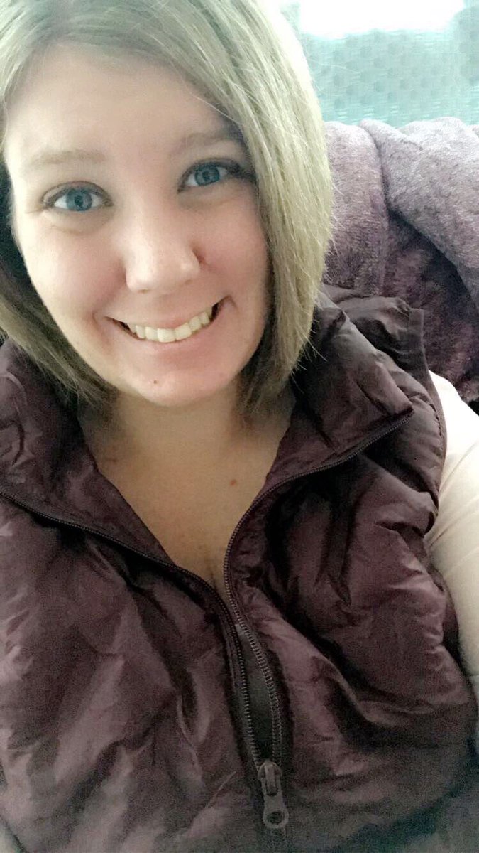 shoulderprobs's tweet photo. 25! Crazy to think of all the things that have happened this year. Graduating PTA school, passing boards, and finally finding a job. Here’s to a new chapter! https://t.co/EfgNVLPGWo