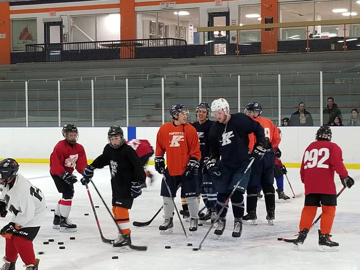 daniellopezmft's tweet photo. The @KanataLasers joined the Rep A Minor Peewee Blazers tonight at practice! The boys really enjoyed themselves. Thanks for coming out guys! @KMHANews https://t.co/MoZS8d2iME